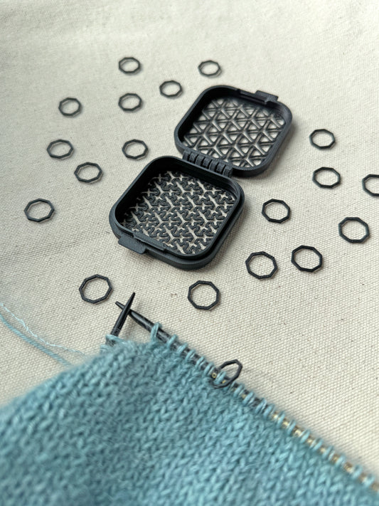 Rhombus Stitch Markers Set – 20 pcs with Box Black