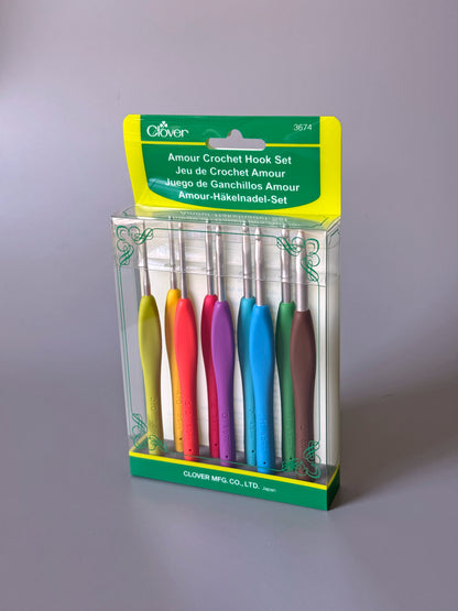 Clover Amour Crochet Hook Set (2–6 mm)