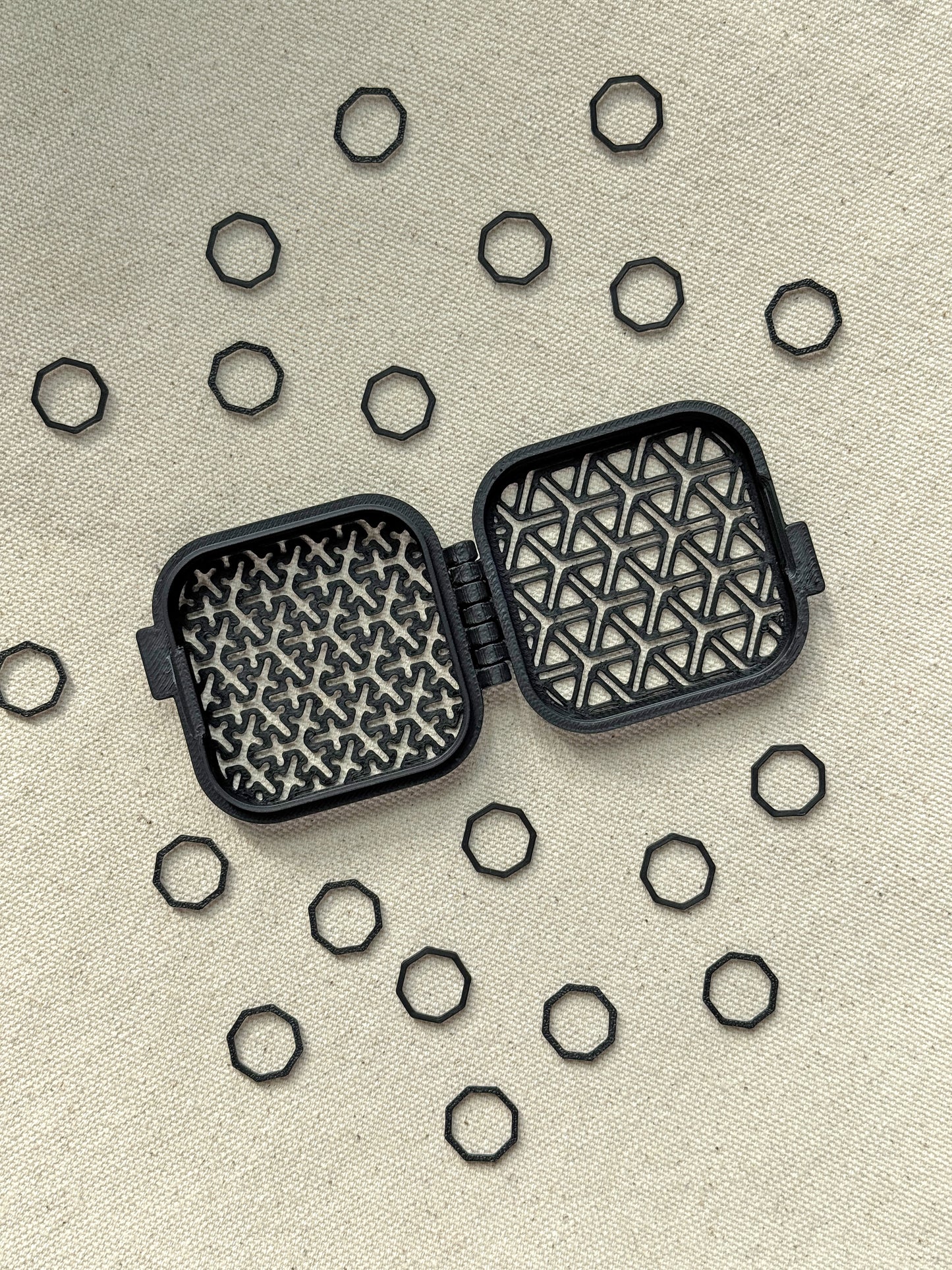 Rhombus Stitch Markers Set – 20 pcs with Box Black