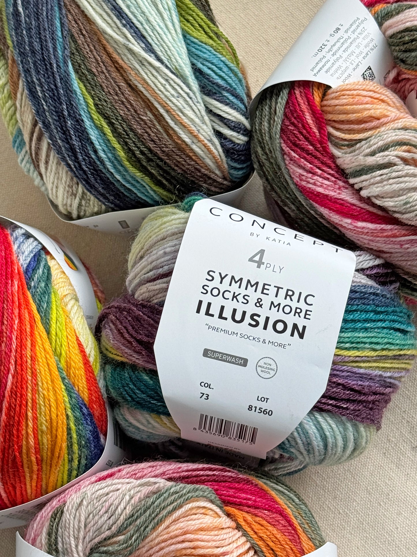 Symmetric Sock & More - Illusion