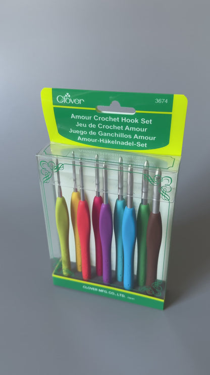 Clover Amour Crochet Hook Set (2–6 mm)